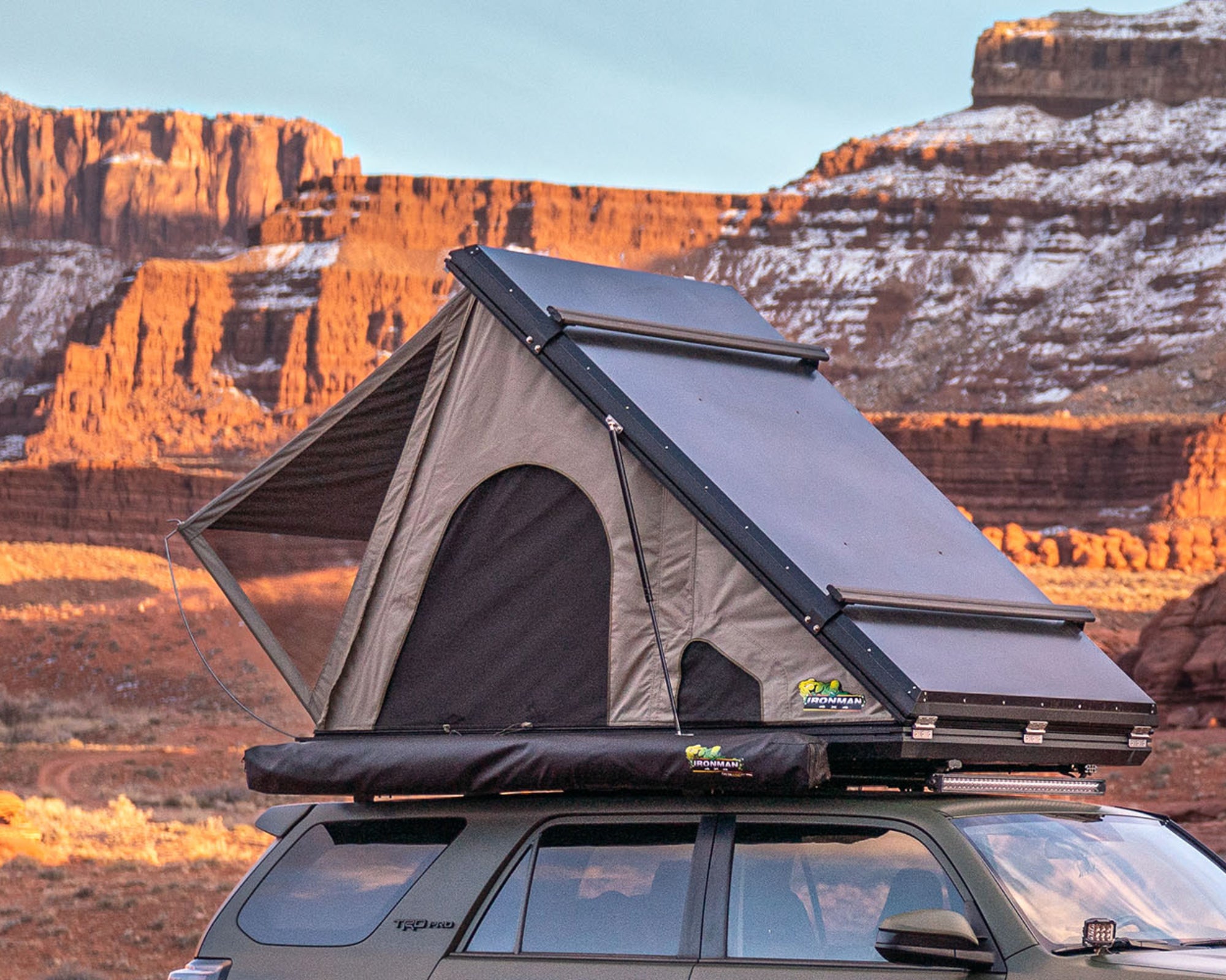 Swift 1400 Hard Shell Rooftop Tent