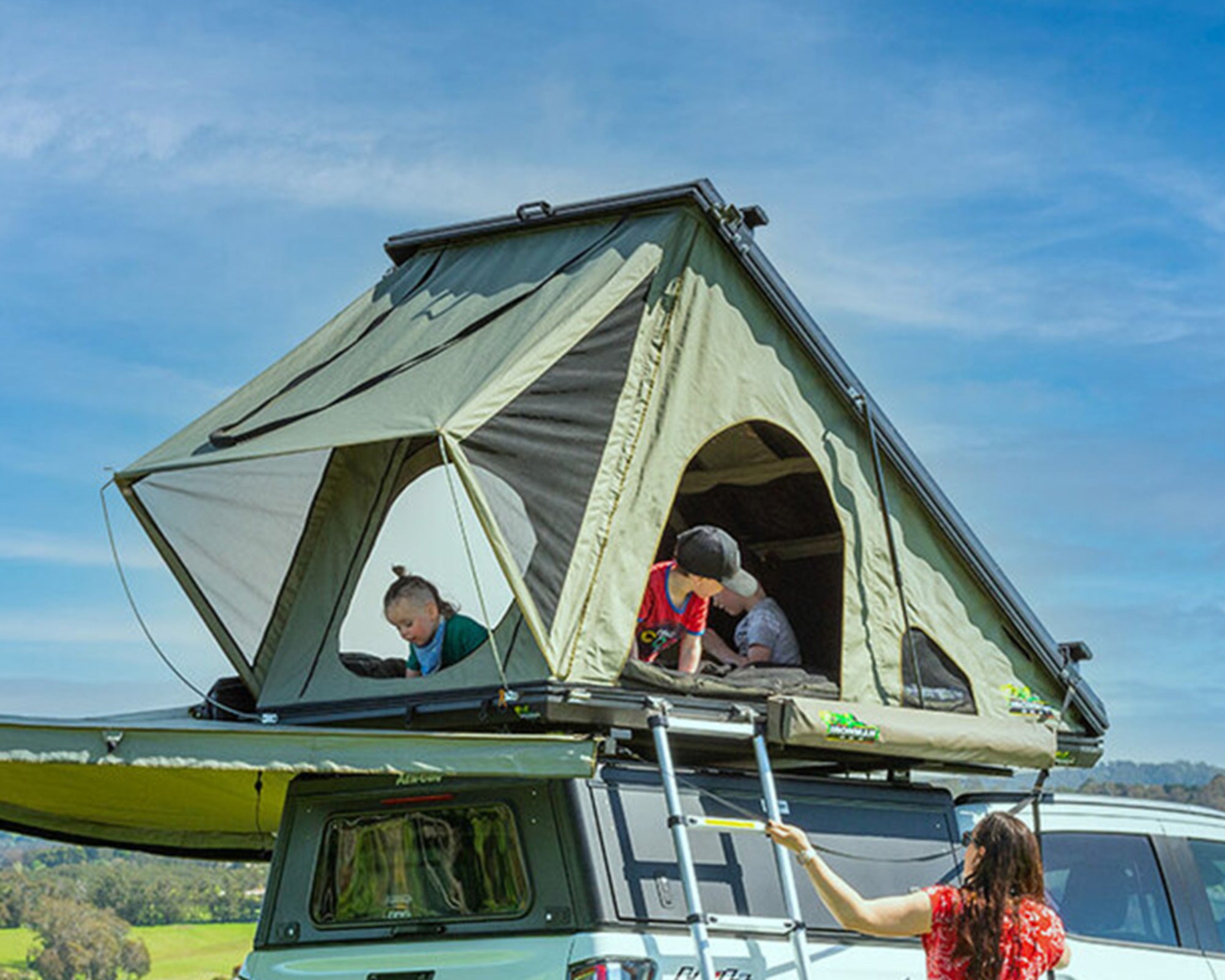 Swift 1400 Hard Shell Rooftop Tent