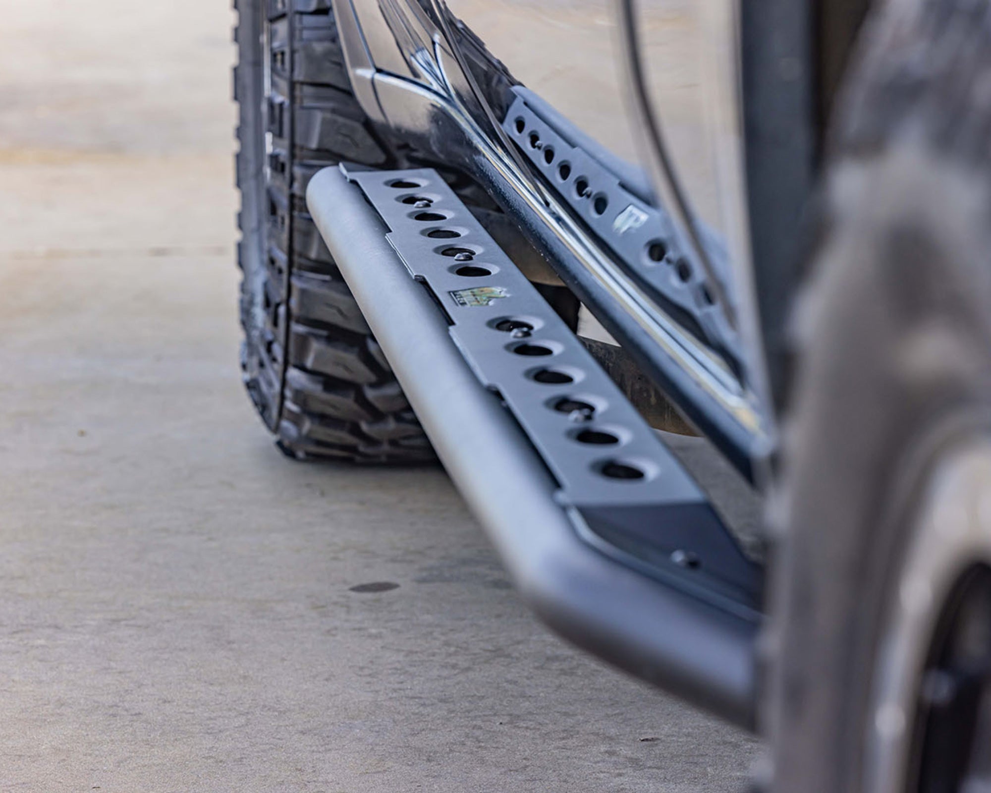 Raid Heavy Duty Side Steps | Chevrolet Silverado 1500 Crew Cab (2019+)